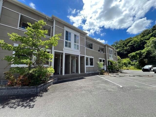 パインハウスの物件外観写真