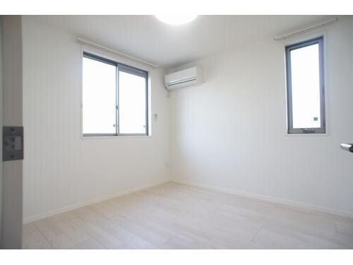 ヴィラ・フィオーレの物件内観写真