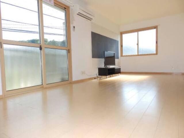 リビングタウン観音寺　E棟　の物件内観写真