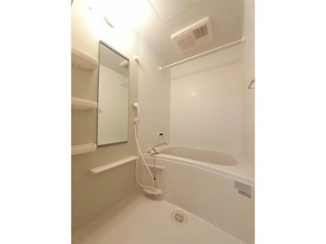 ニュー・レジデンスCの物件内観写真