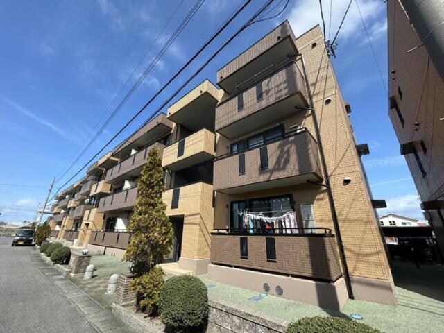 メゾンリヴェール　A棟の物件外観写真