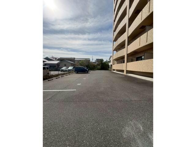 プレゼンスの物件外観写真