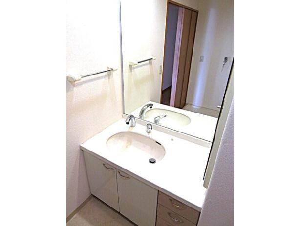 サーバス旗ヶ崎　の物件内観写真