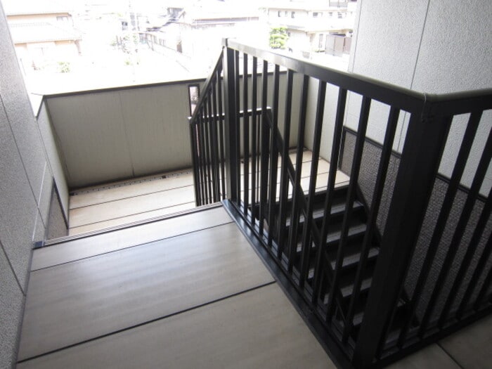 ハイカムール川口の物件外観写真