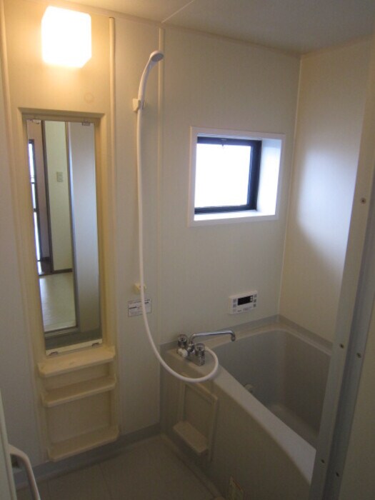 ハイカムール川口の物件内観写真