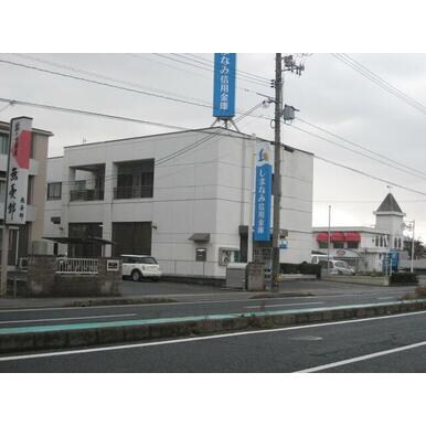 フルリール松浦の物件外観写真