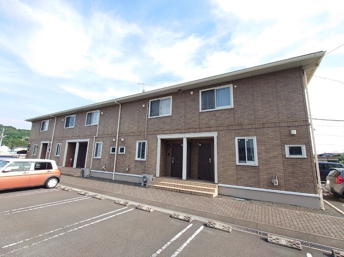 ファミーユ東手城　B棟の物件外観写真