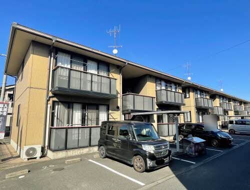 メゾンティアラA棟の物件外観写真