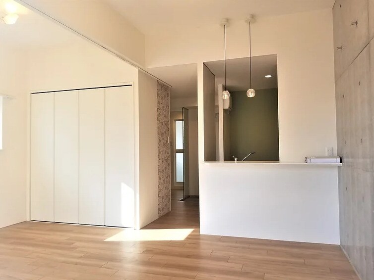 コリドール中央の物件内観写真