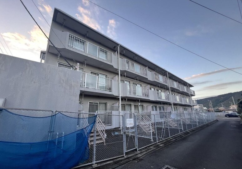 岩藤マンションの物件外観写真