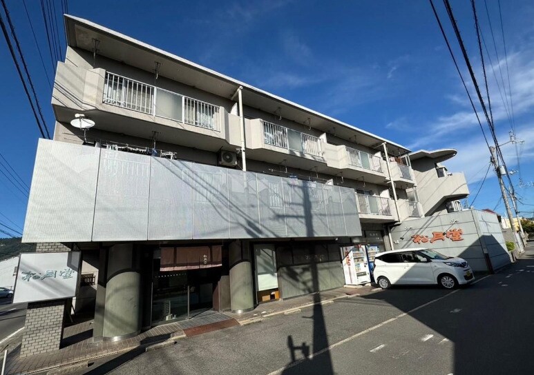 岩藤マンションの物件外観写真