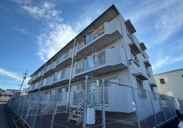 岩藤マンションの物件外観写真