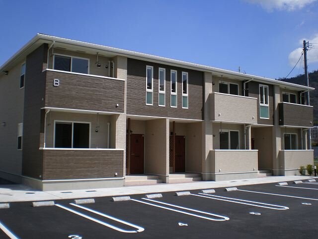 ベル・メゾン鶴市Ｂの物件外観写真