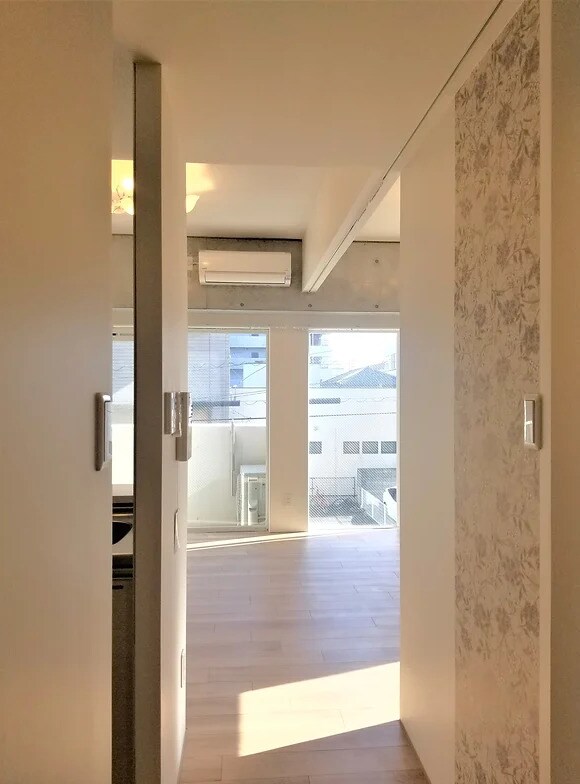 コリドール中央の物件内観写真