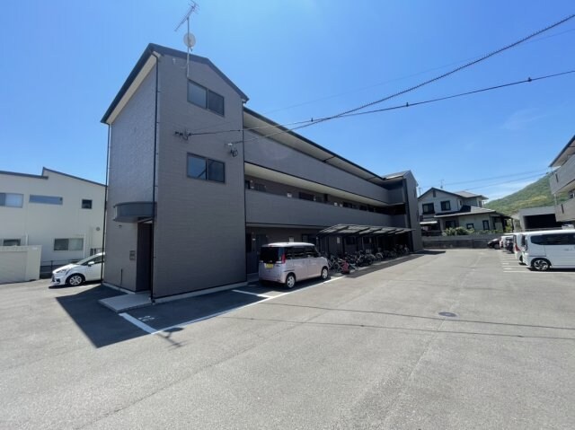 フォブールトロワやくりBの物件外観写真