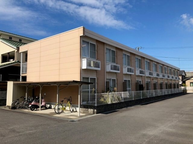 レオパレスシャルマンの物件外観写真