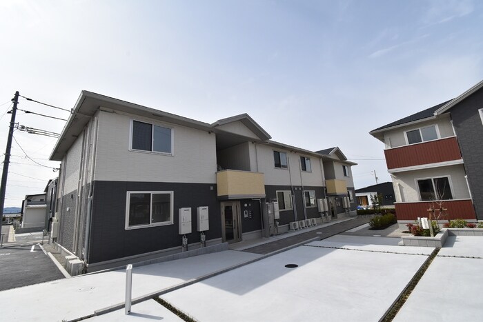 リリックガーデンB棟の物件外観写真