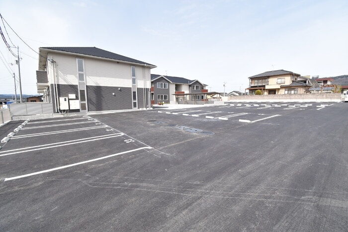 リリックガーデンB棟の物件外観写真