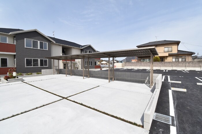 リリックガーデンB棟の物件外観写真