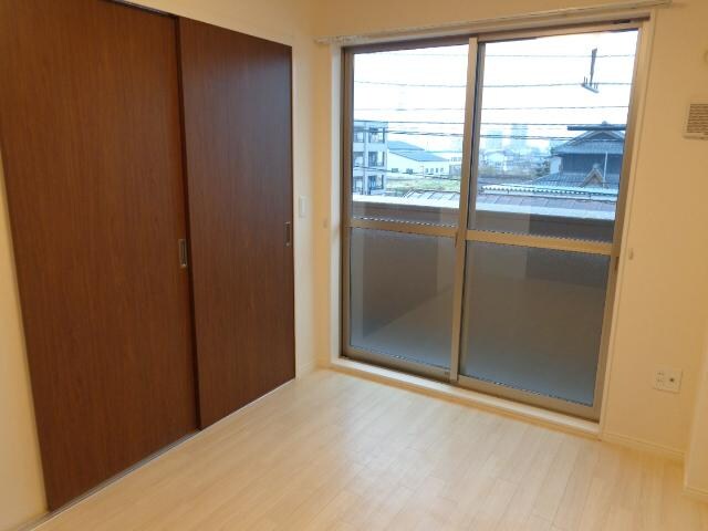 ミラフローレスの物件内観写真