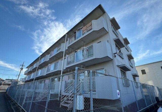 岩藤マンションの物件外観写真