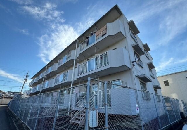 岩藤マンションの物件外観写真