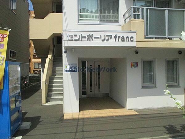 セントポーリアフランの物件外観写真