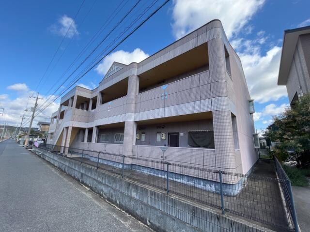 クオリティパレスの物件外観写真