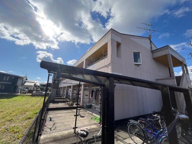 クオリティパレスの物件外観写真