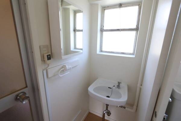 ビレッジハウス上原1号棟の物件内観写真