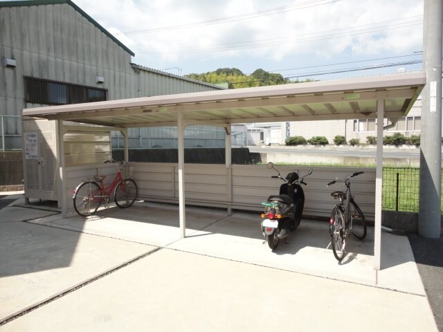 鴨方駅 バス10分  鴨方クリニック前下車：停歩2分 2階の物件外観写真