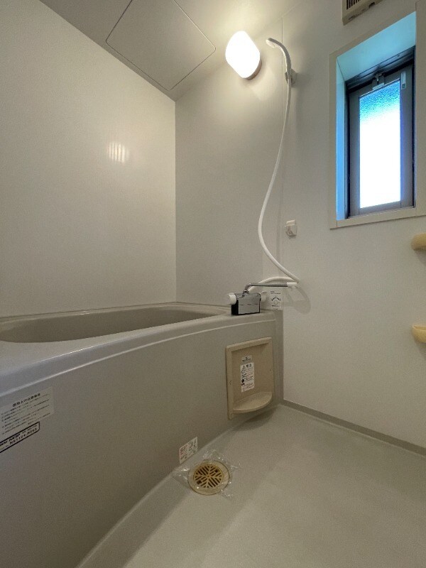 イエンビュ沖　Ａの物件内観写真