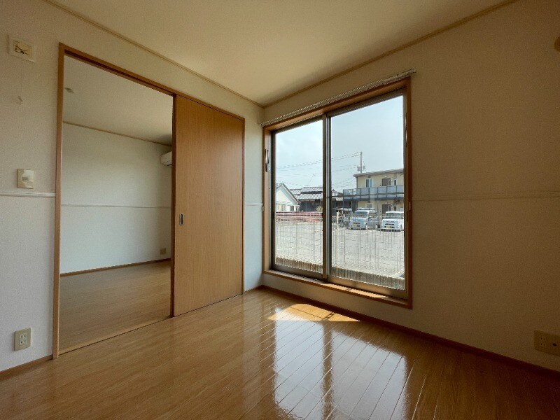 イエンビュ沖　Ａの物件内観写真