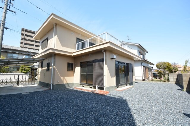 鳥羽貸家の物件外観写真