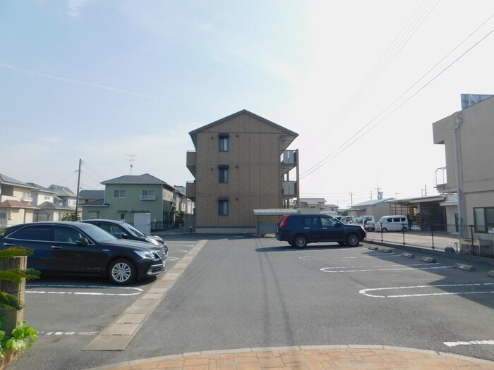 フレブラースの物件外観写真