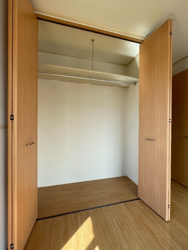 イエンビュ沖　Ａの物件内観写真