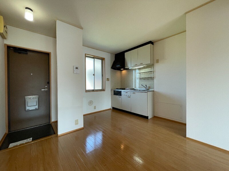 イエンビュ沖　Ａの物件内観写真