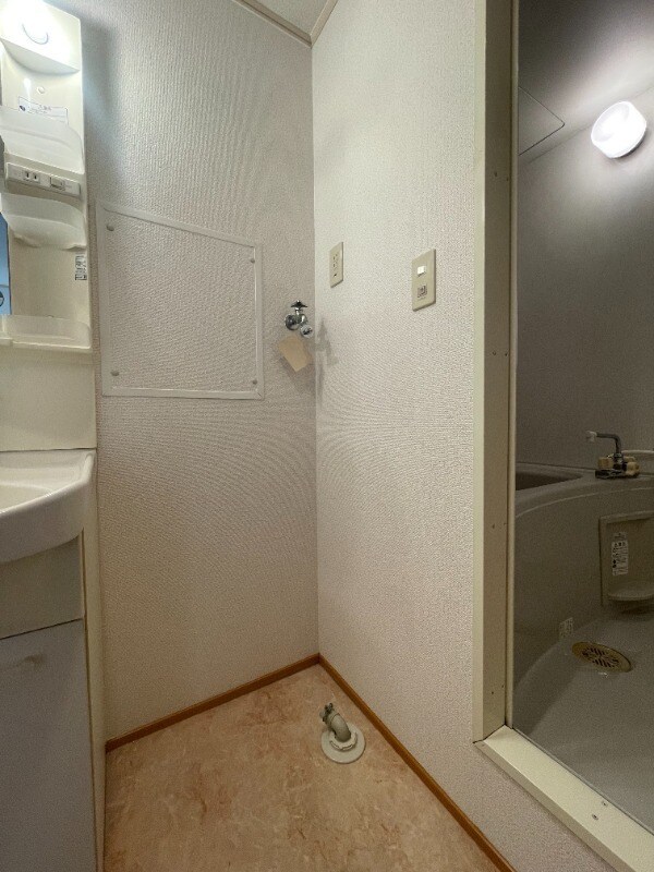 イエンビュ沖　Ａの物件内観写真