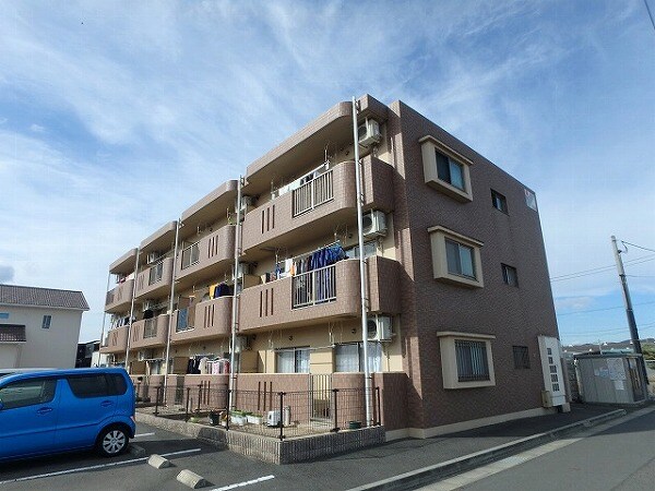 ユーミー川辺の物件外観写真