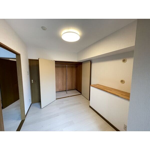 ヴィアーレマルフク南館の物件内観写真