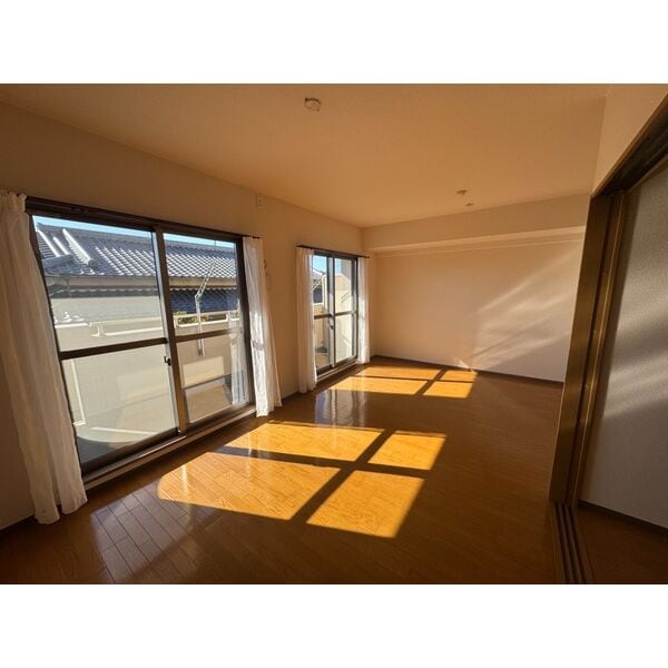 新舞子駅 徒歩4分 2階の物件内観写真