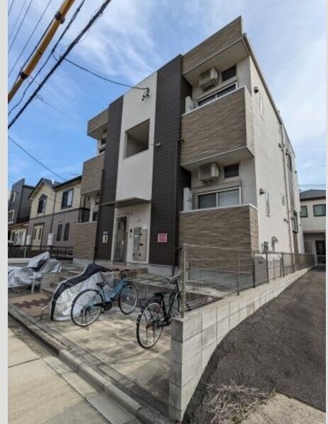 プラージュ外新町の物件外観写真