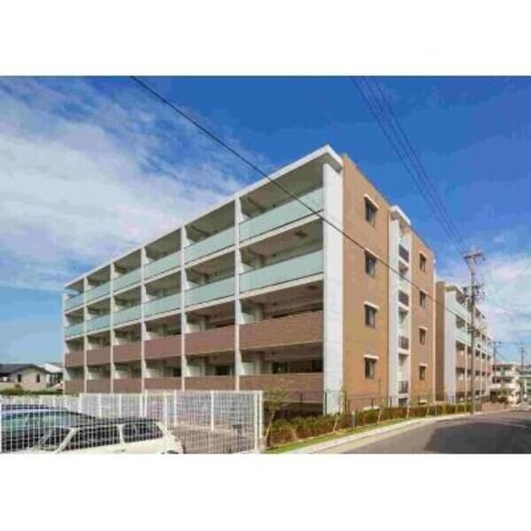 アデグランツ藤が丘の物件外観写真