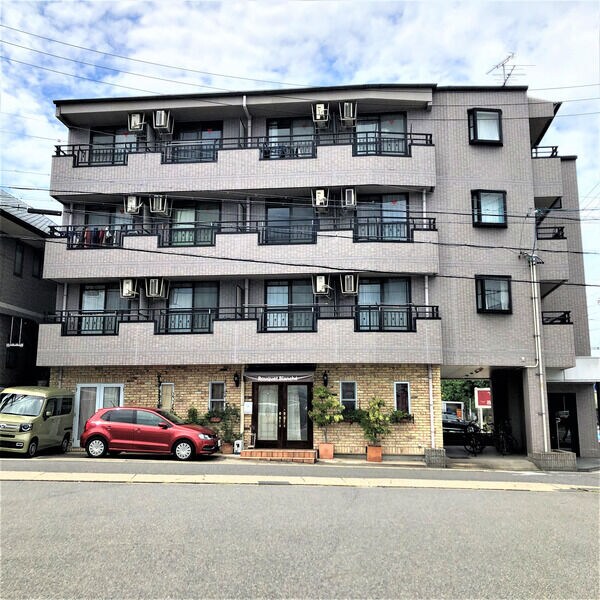 リバティハウスの物件外観写真