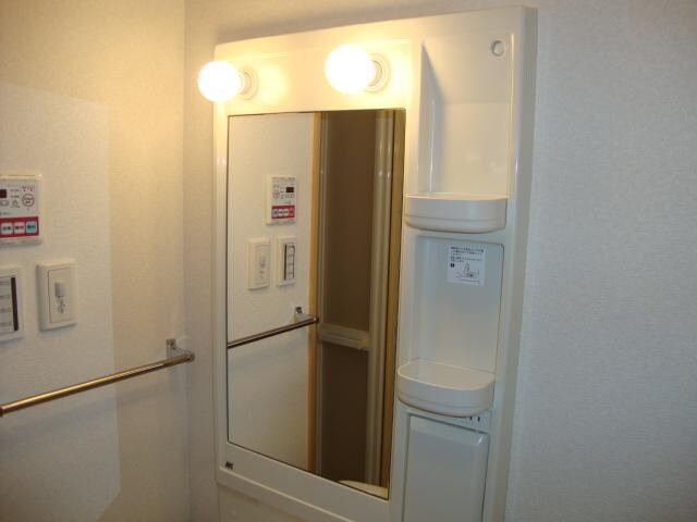 ウェル　ＩＺＵＭＩの物件内観写真