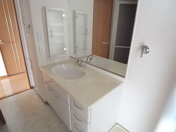 国際センター駅 徒歩3分 10階の物件内観写真