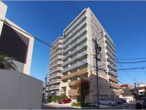 泉アパートメントの物件外観写真