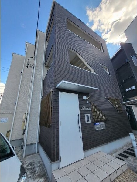 Patria高畑の物件外観写真