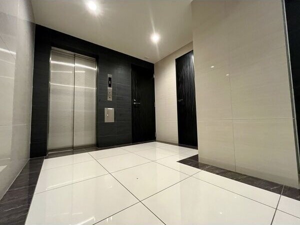 GRANDUKE代官町reversoの物件外観写真