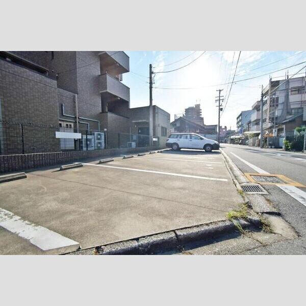 ネスト三吉の物件外観写真